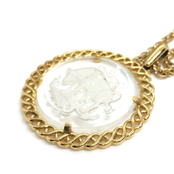 VINTAGE CROWN TRIFARI TAURUS ZODIAC MEDALLION NECKLACE GOLD TONE ASTROLOGY - Picture 14 of 15